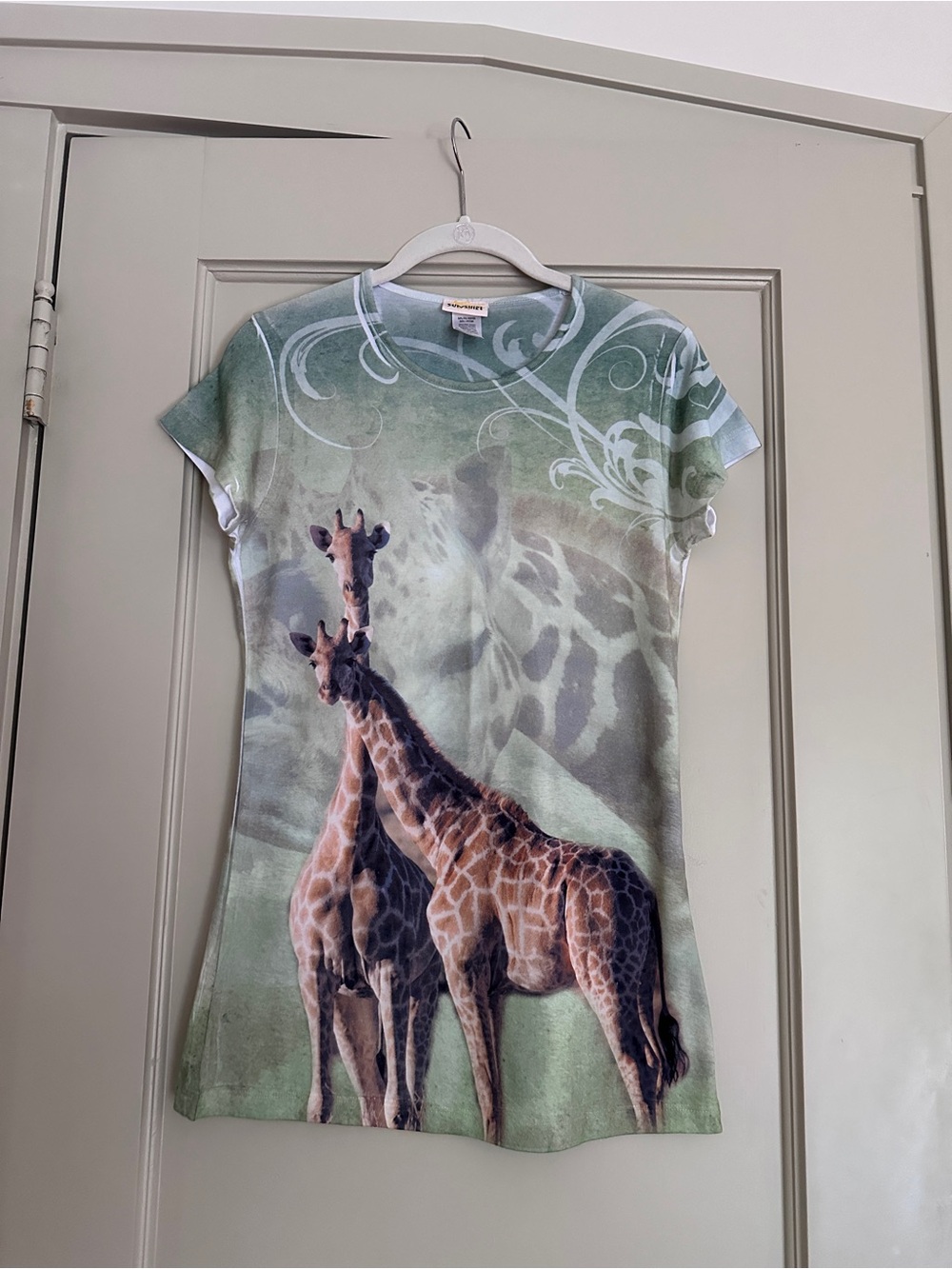 Women’s Green Giraffe Graphic Tee